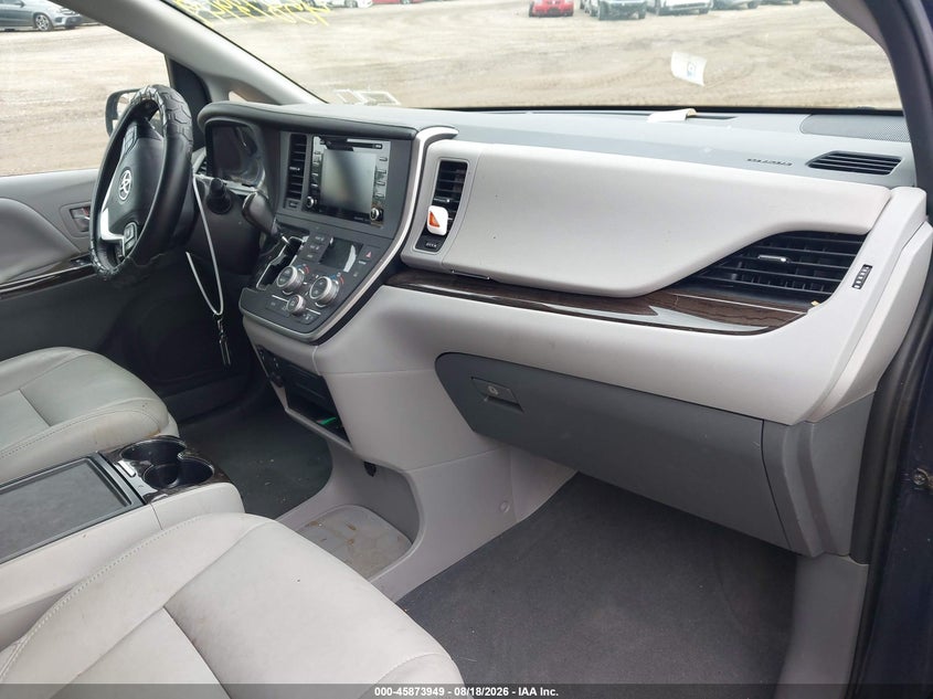 TOYOTA SIENNA - zdjęcie 5