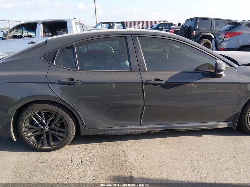 TOYOTA CAMRY - zdjęcie 13