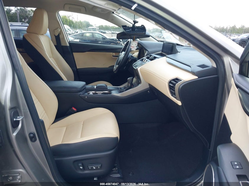 2020 LEXUS NX 300 — zdjęcie 5