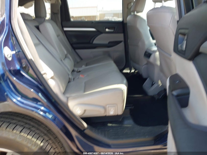 2015 TOYOTA HIGHLANDER auction photo 8