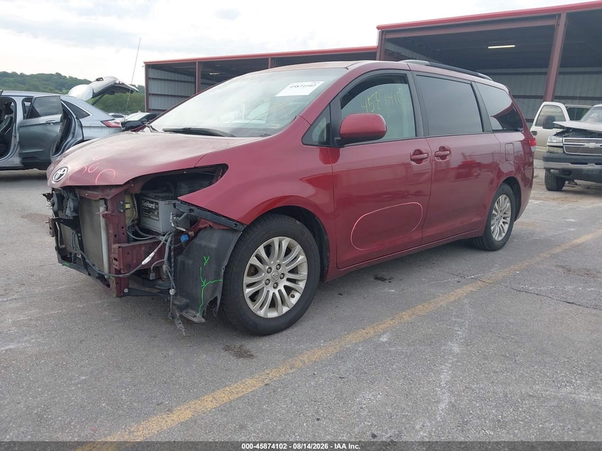 2012 TOYOTA SIENNA auction photo 2