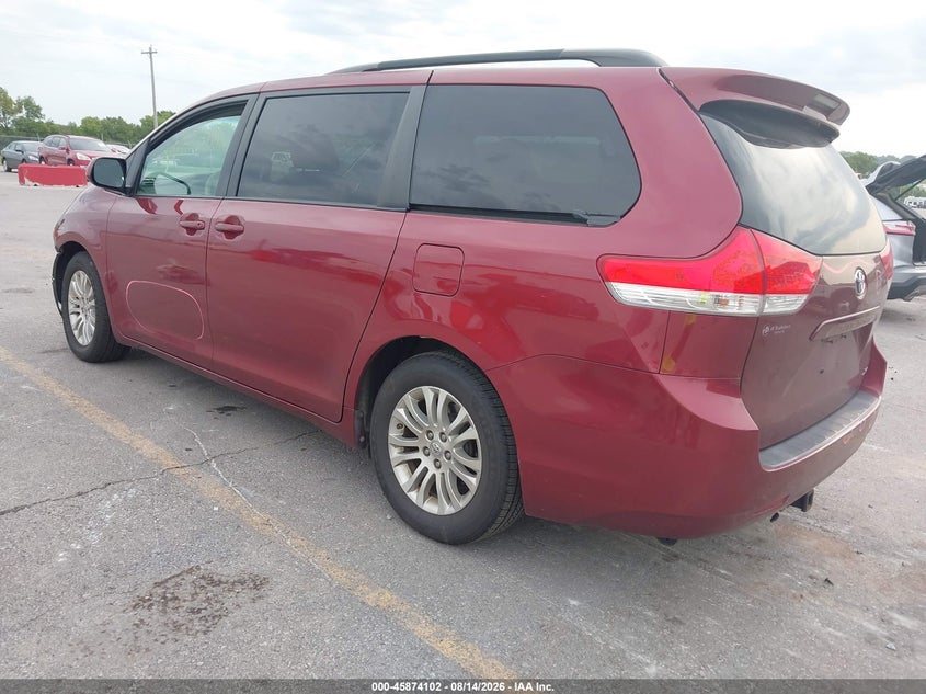 2012 TOYOTA SIENNA auction photo 3
