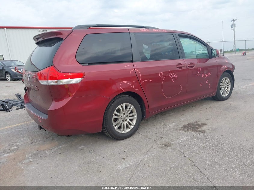 2012 TOYOTA SIENNA auction photo 4