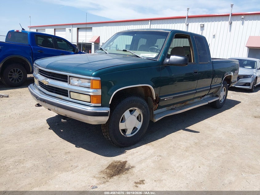 1998 Chevrolet C/K 1500 Fleetside, Град, IAAI, VIN 2GCEK19R9W1126071 — фото 2