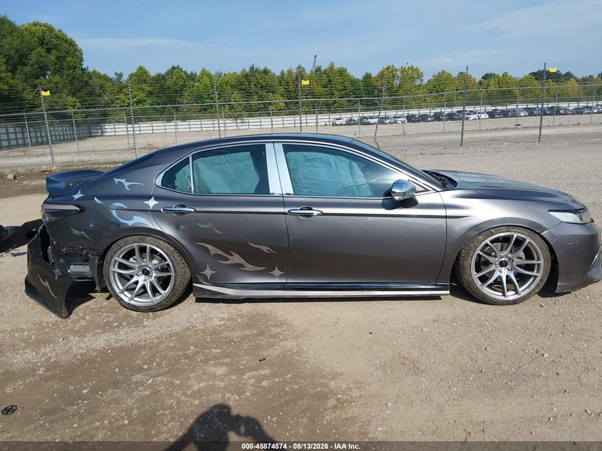 TOYOTA CAMRY - zdjęcie 13