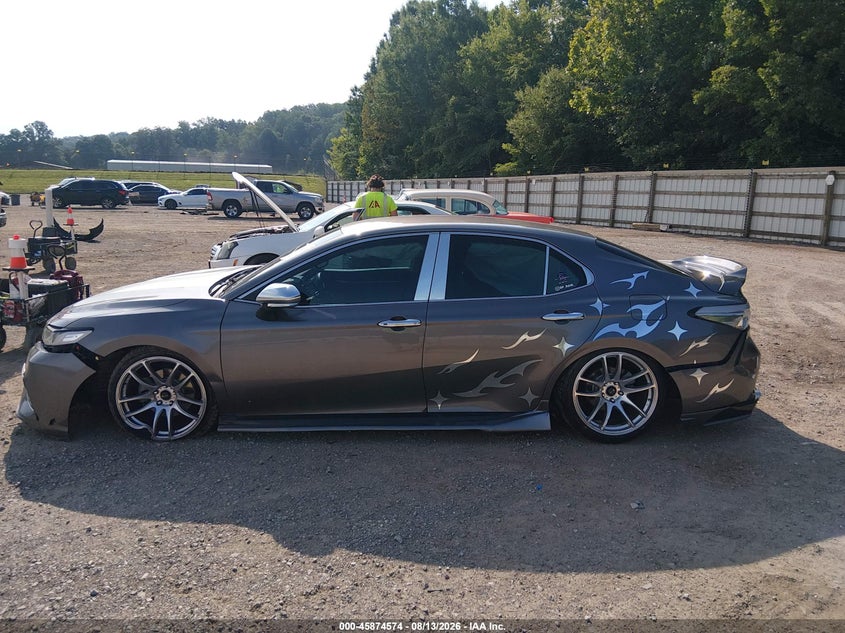 TOYOTA CAMRY - zdjęcie 14
