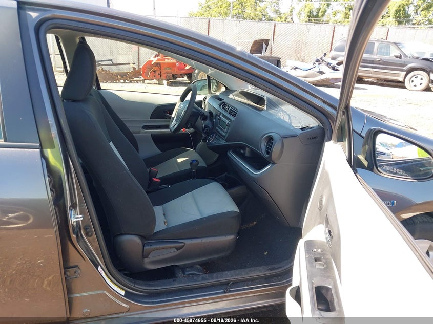 2014 TOYOTA PRIUS C auction photo 5