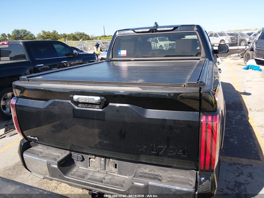 TOYOTA TUNDRA - zdjęcie 17