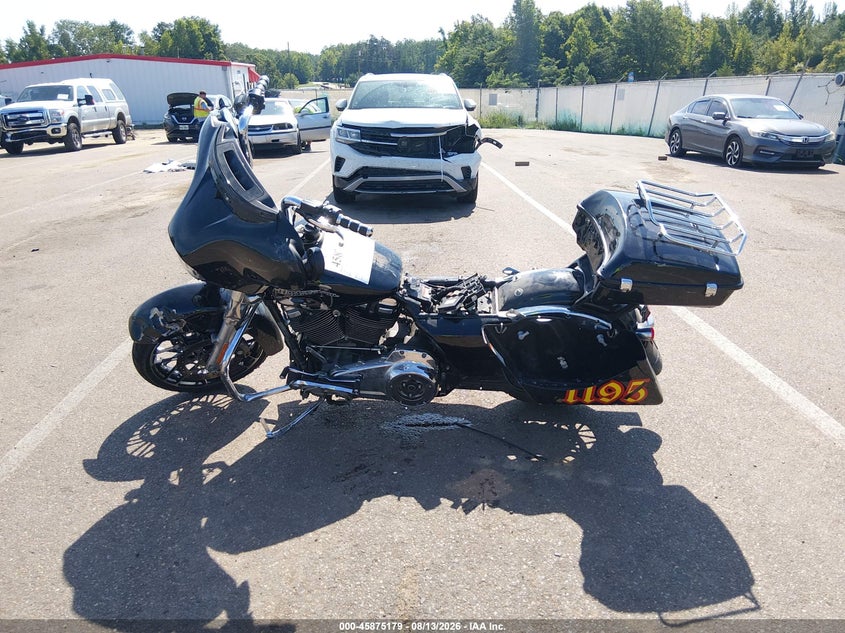 HARLEY-DAVIDSON FLHX 2020