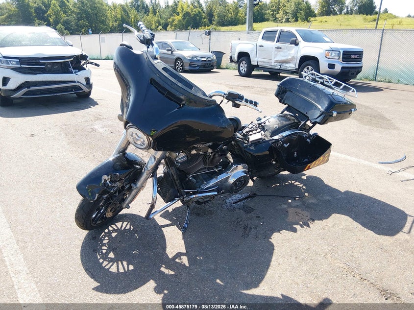 HARLEY-DAVIDSON FLHX 2020