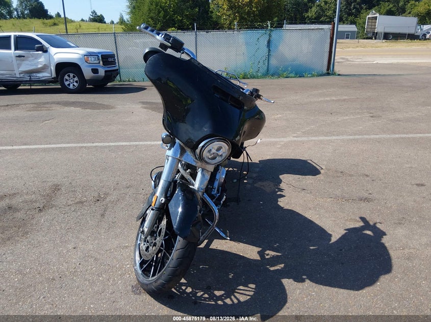 HARLEY-DAVIDSON FLHX 2020