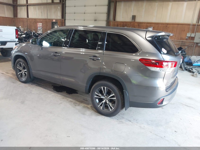 2018 TOYOTA HIGHLANDER auction photo 3
