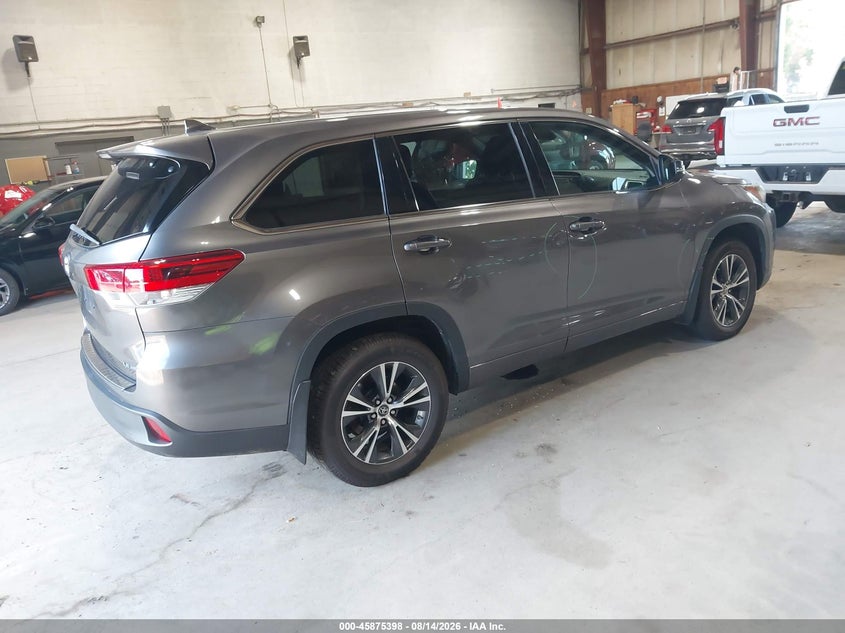 2018 TOYOTA HIGHLANDER auction photo 4