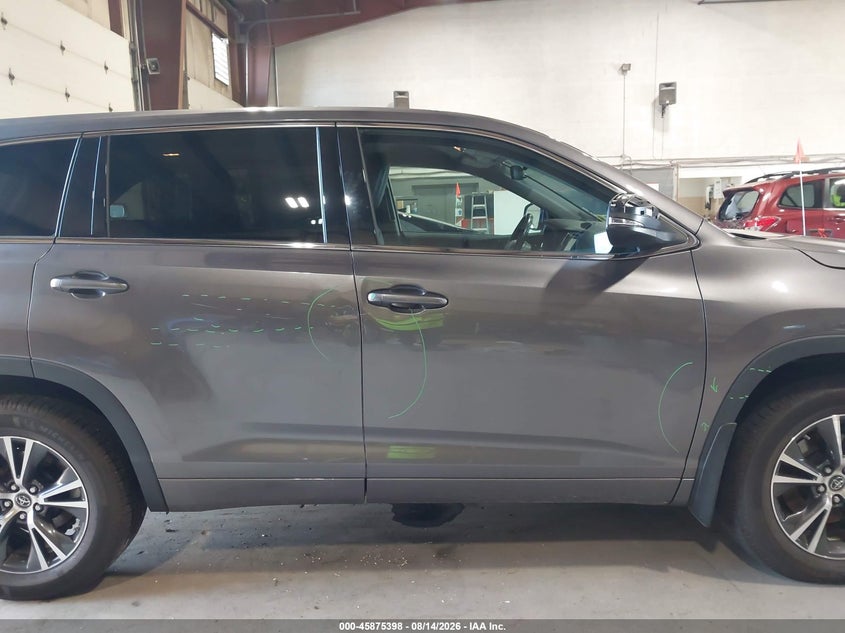 2018 TOYOTA HIGHLANDER auction photo 6