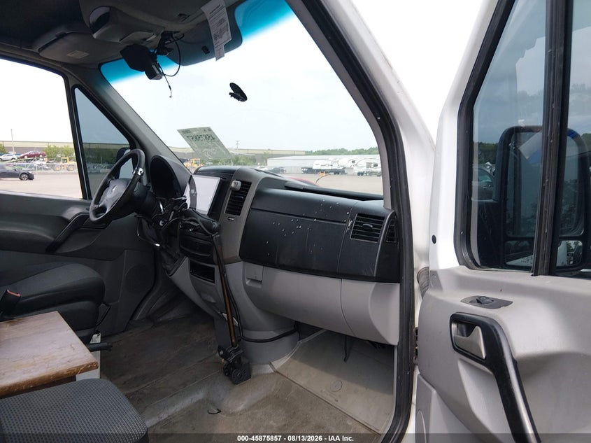 2011 MERCEDES-BENZ SPRINTER 2500 auction photo 5