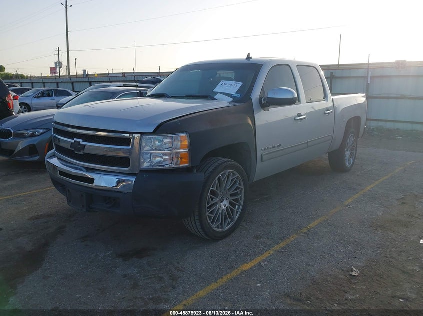 2011 Chevrolet Silverado, Right Side, IAAI, VIN 3GCPCREA8BG406246 — photo 2
