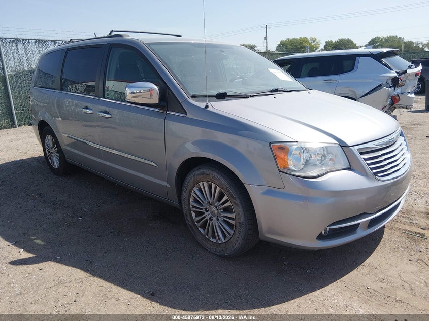 2015 CHRYSLER TOWN & COUNTRY auction photo 1