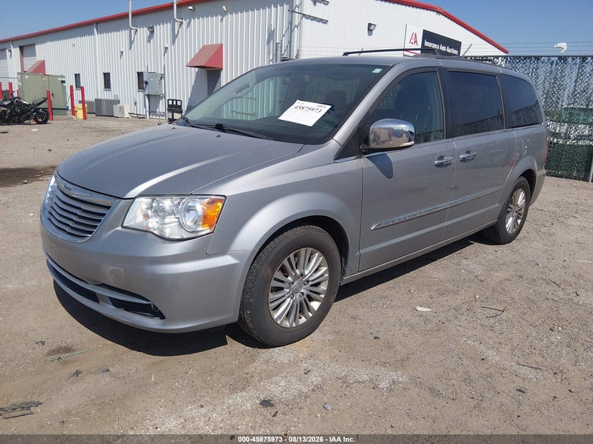 2015 CHRYSLER TOWN & COUNTRY auction photo 2