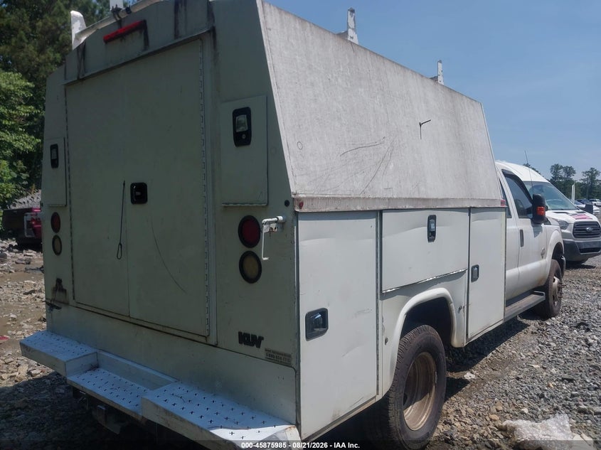 2015 FORD F-350 CHASSIS auction photo 4