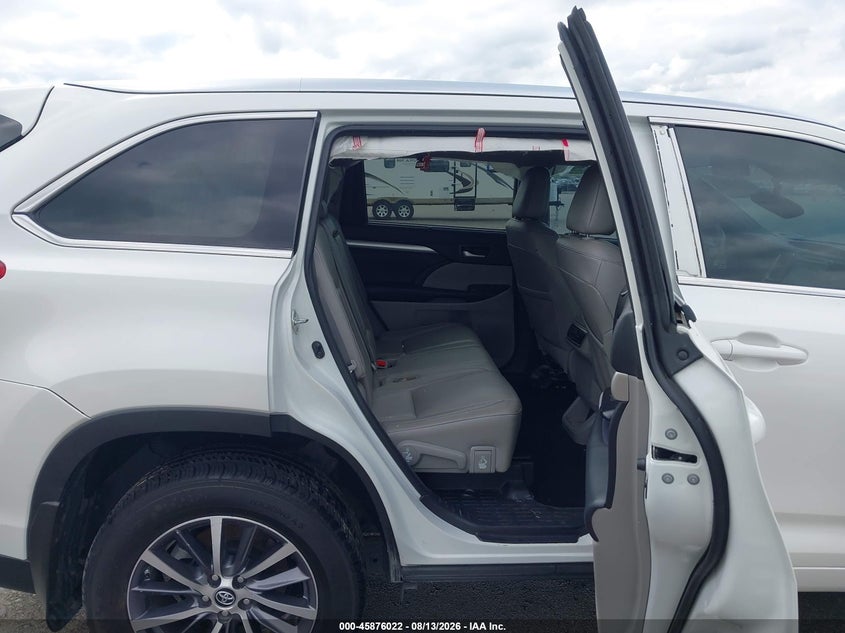 2018 TOYOTA HIGHLANDER auction photo 8