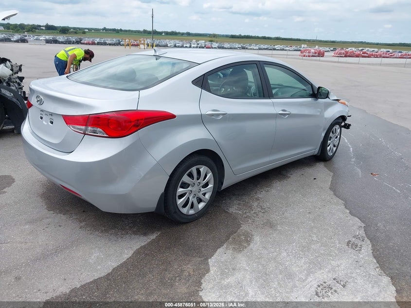 2013 HYUNDAI ELANTRA auction photo 4