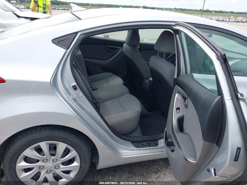 2013 HYUNDAI ELANTRA auction photo 8