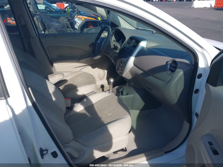 2015 NISSAN VERSA auction photo 5
