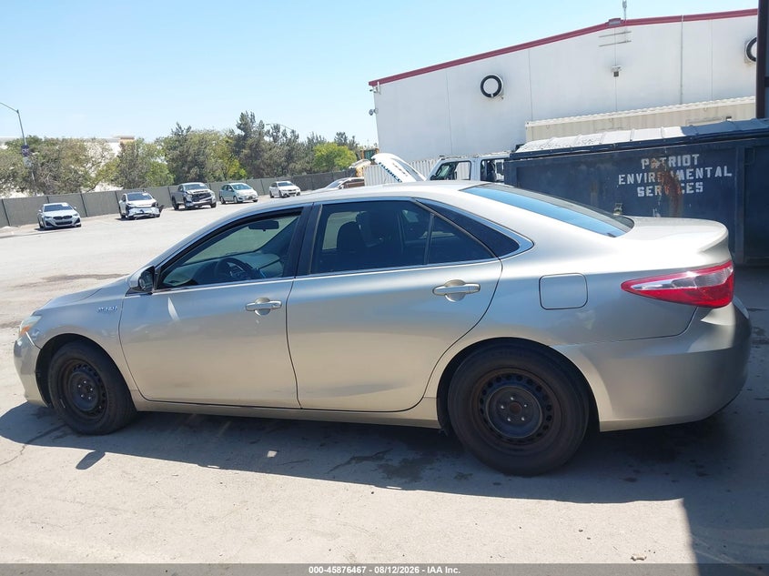 TOYOTA CAMRY HYBRID - zdjęcie 14