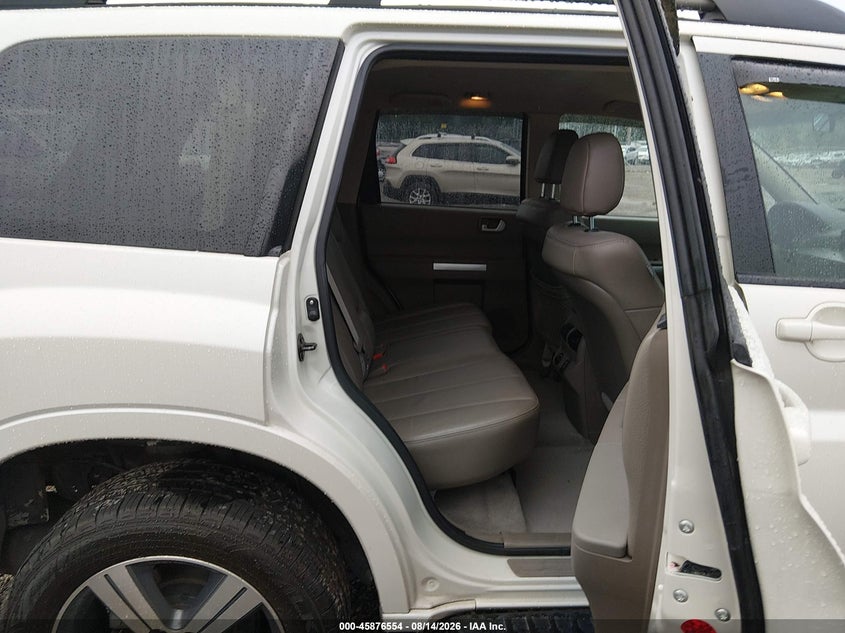 MITSUBISHI ENDEAVOR 2010 VIN 4A4JN3AS2AE001445