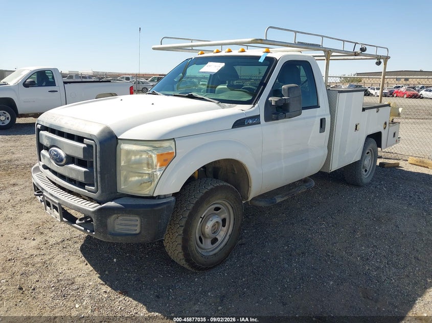 2011 FORD F-350 CHASSIS auction photo 2