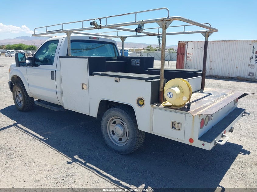 2011 FORD F-350 CHASSIS auction photo 3