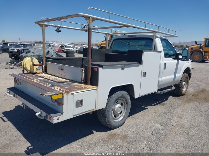 2011 FORD F-350 CHASSIS auction photo 4