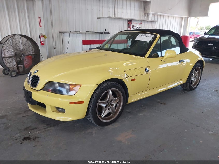 1998 BMW Z3, Правый зад, IAAI, VIN 4USCJ3328WLC09998 — фото 2