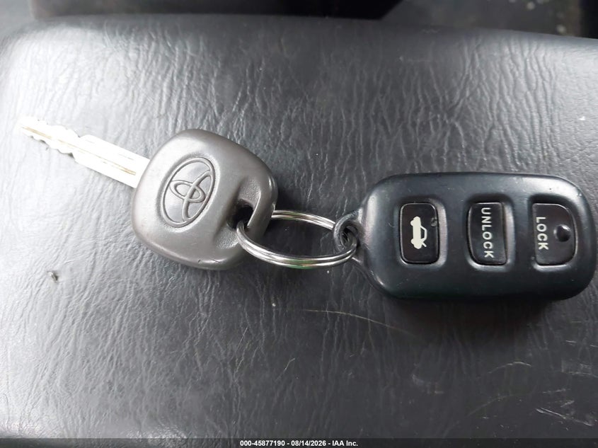2005 TOYOTA MATRIX XR · Фото 11