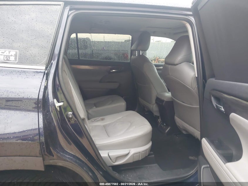 TOYOTA HIGHLANDER - zdjęcie 8