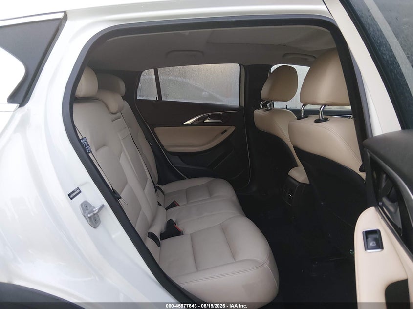 INFINITI QX30 2017 VIN SJKCH5CR4HA032899