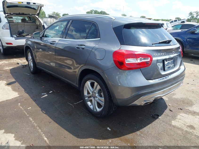 2015 MERCEDES-BENZ GLA 250 — zdjęcie 3