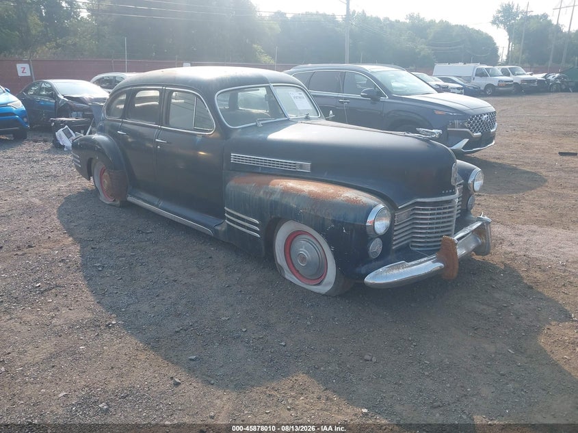 1941 CADILLAC 4 DOOR SEDAN auction photo 1