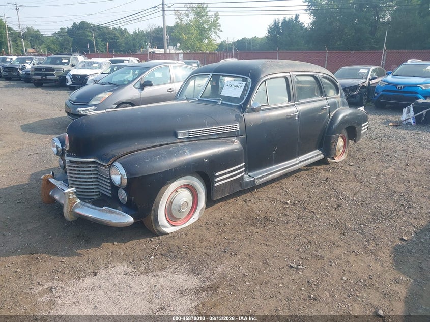 1941 CADILLAC 4 DOOR SEDAN auction photo 2