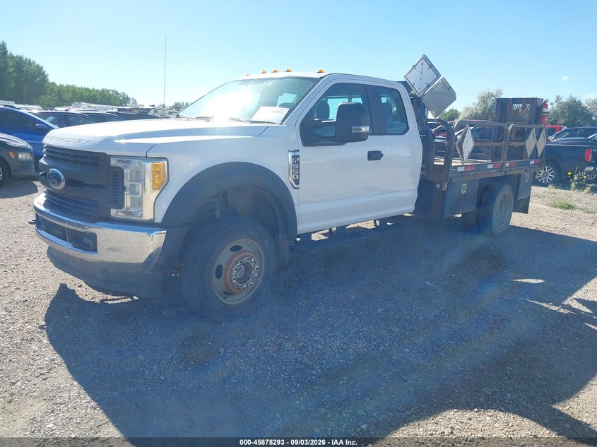 2017 FORD F-550 CHASSIS auction photo 2