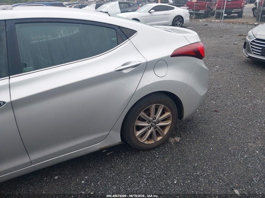 2015 HYUNDAI ELANTRA auction photo 6