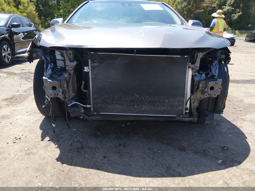 2020 TOYOTA CAMRY auction photo 6