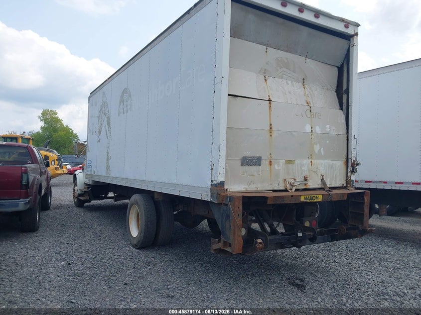 2000 INTERNATIONAL 4000 auction photo 3