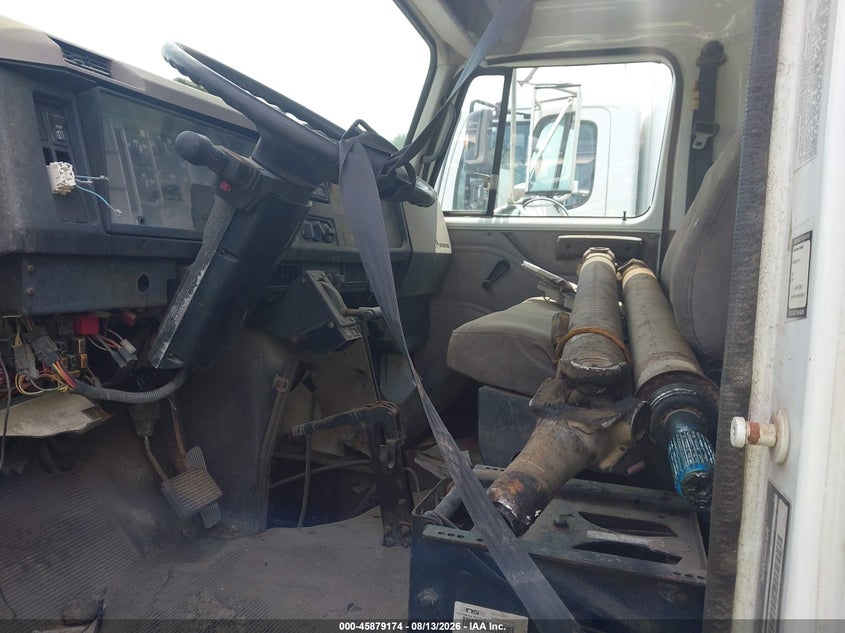 2000 INTERNATIONAL 4000 auction photo 6