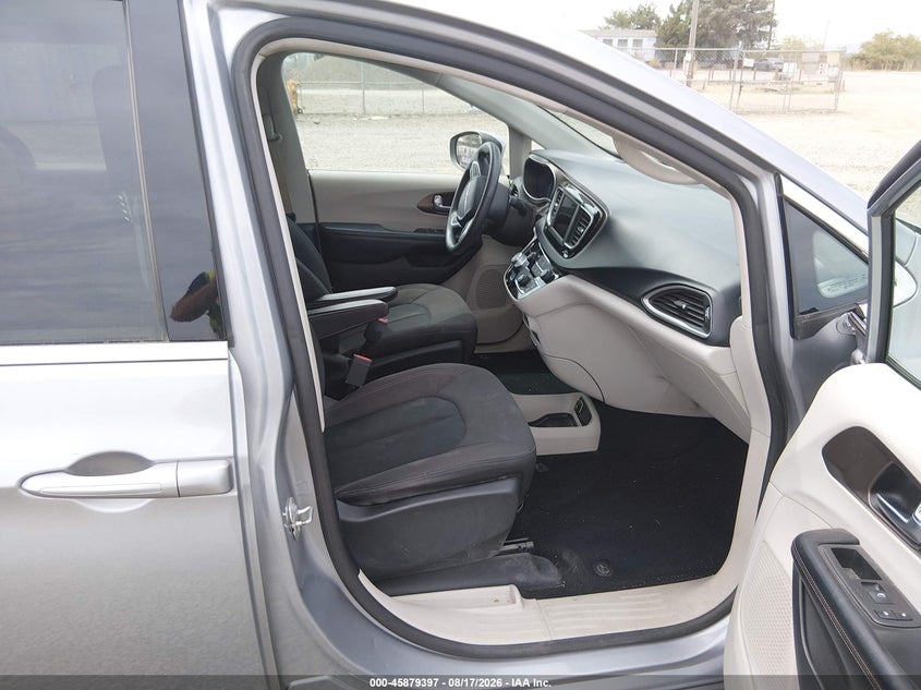 2019 CHRYSLER PACIFICA auction photo 5