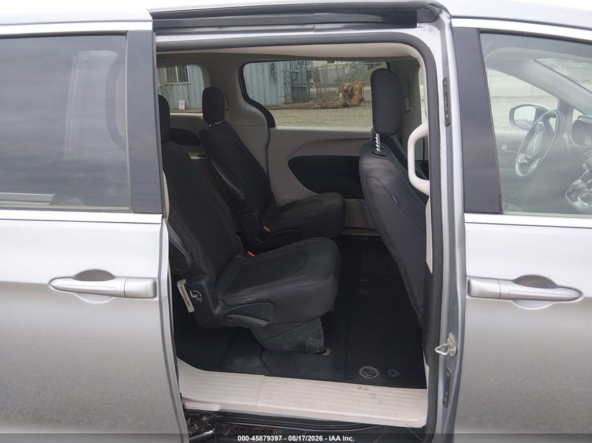 2019 CHRYSLER PACIFICA auction photo 8
