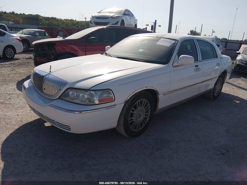 2008 LINCOLN TOWN CAR auction photo 2