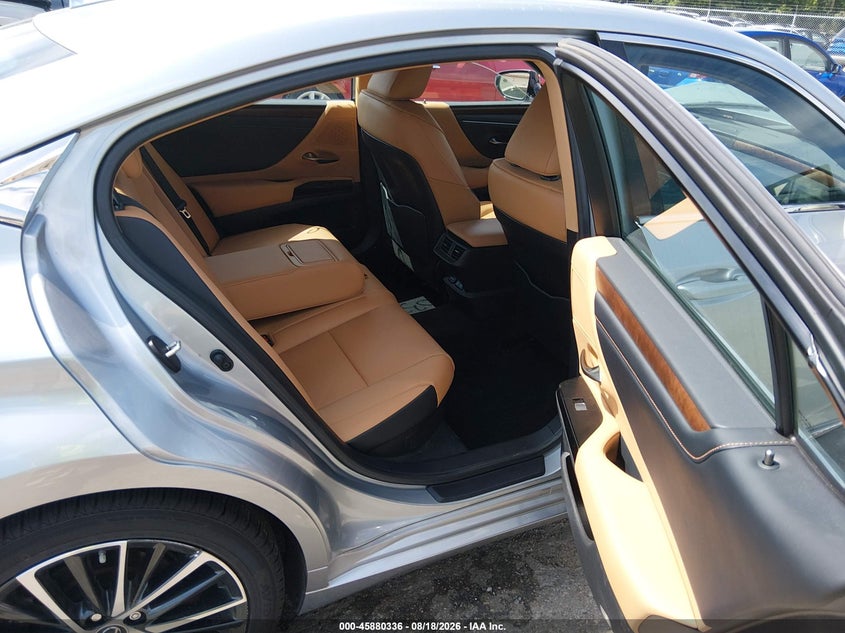 2024 LEXUS ES 300H auction photo 8