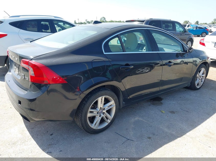 2015 VOLVO S60 auction photo 4