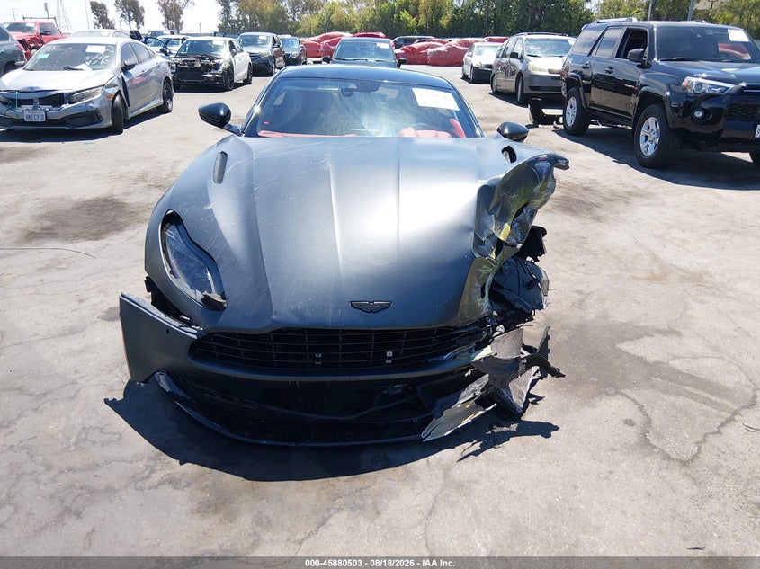 2022 ASTON MARTIN DB11 · Фото 13
